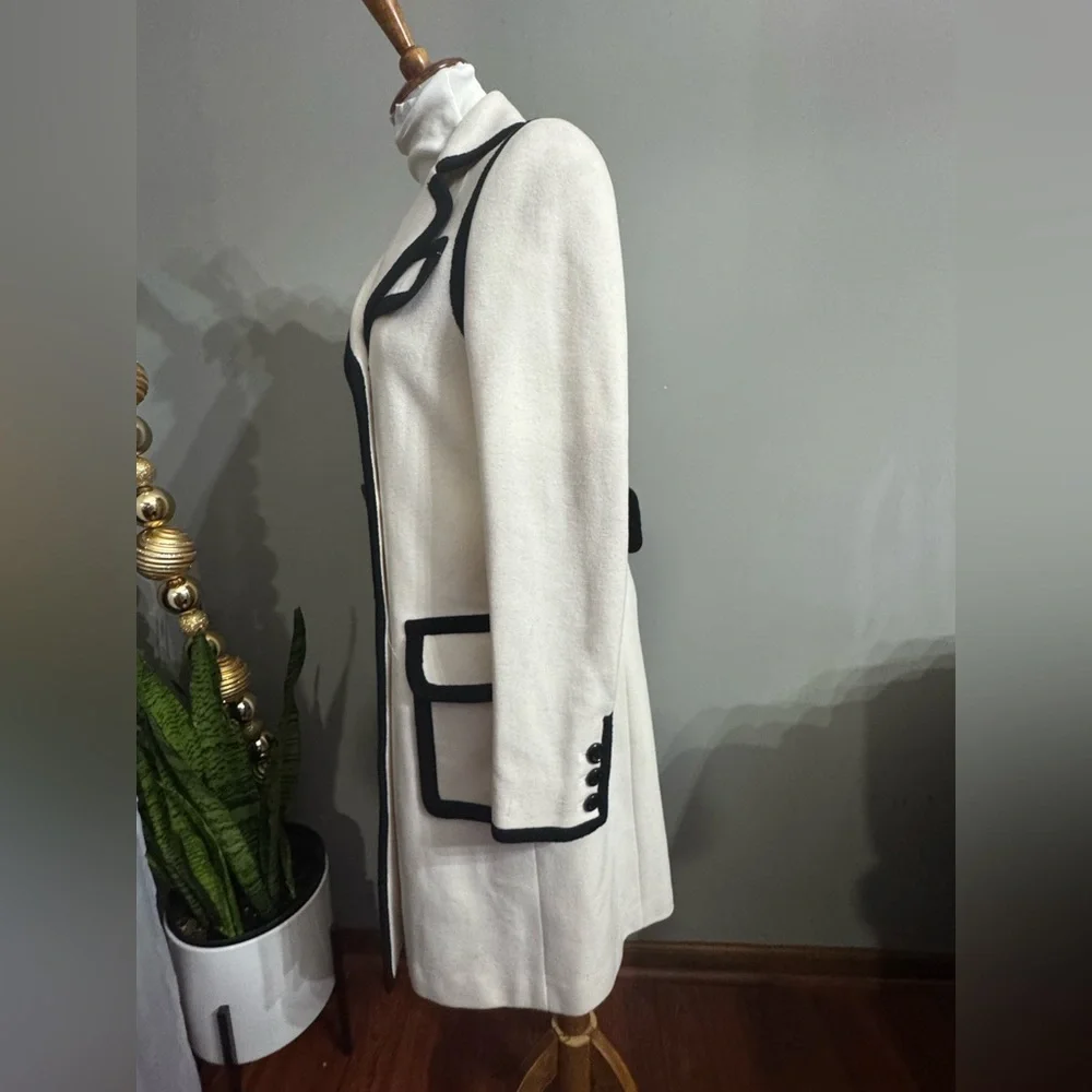 Calvin Klein Women’s Cream Trench Coat with Black Trim – Size 2